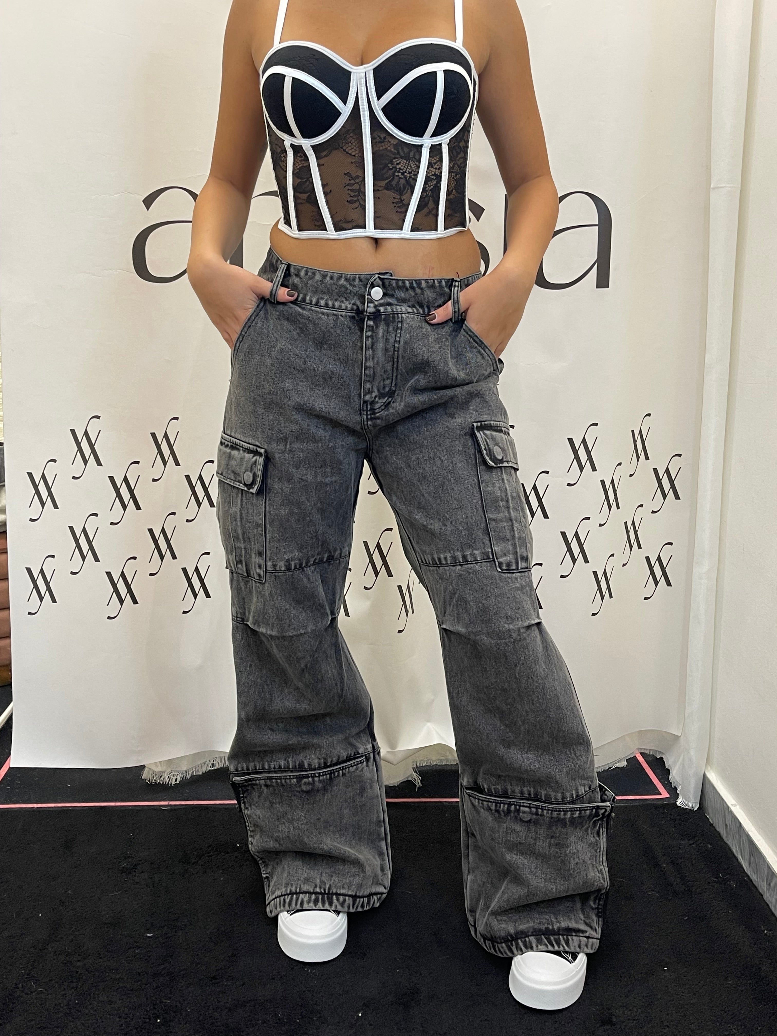 Jeans cargo con corsetto