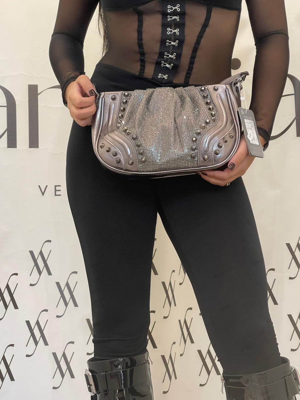 Borsa cornice di borchie